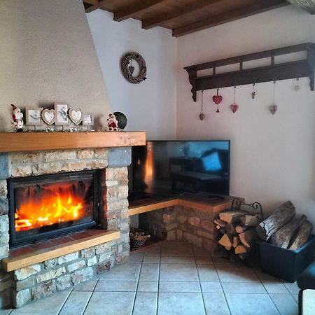 Gite La Dame Au Lit Gite A La Ferme Momignies Buitenkant foto